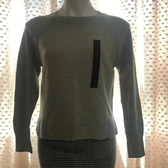 Banana Republic Raglan Pullover Sweater - Picture 2 of 15